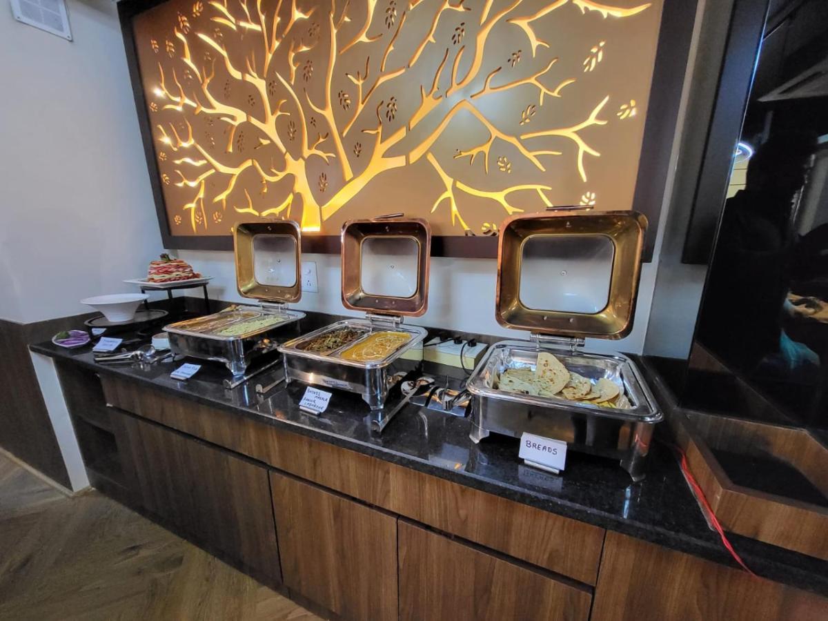 Belvedere Suites Greater Noida Zewnętrze zdjęcie
