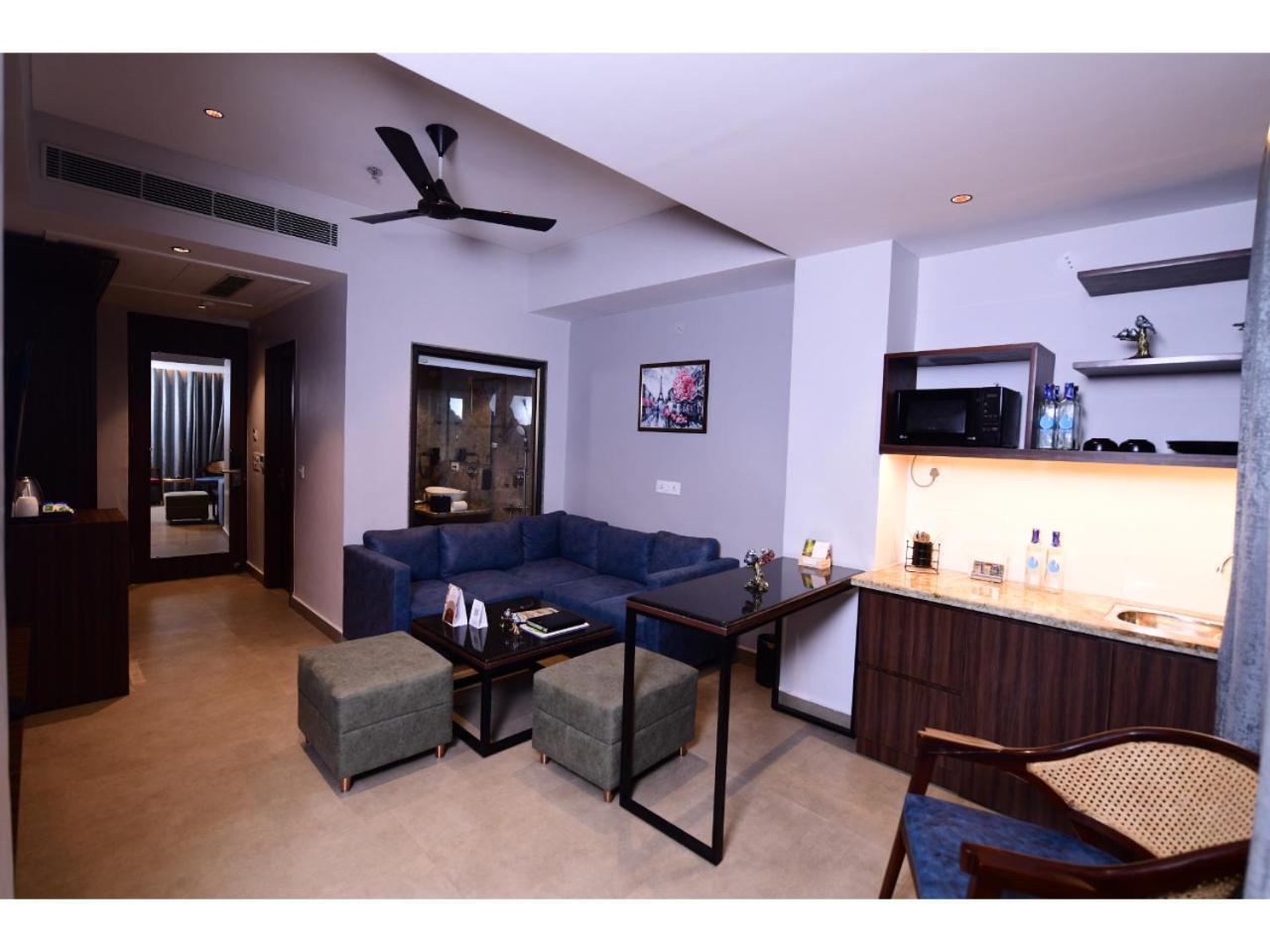 Belvedere Suites Greater Noida Zewnętrze zdjęcie