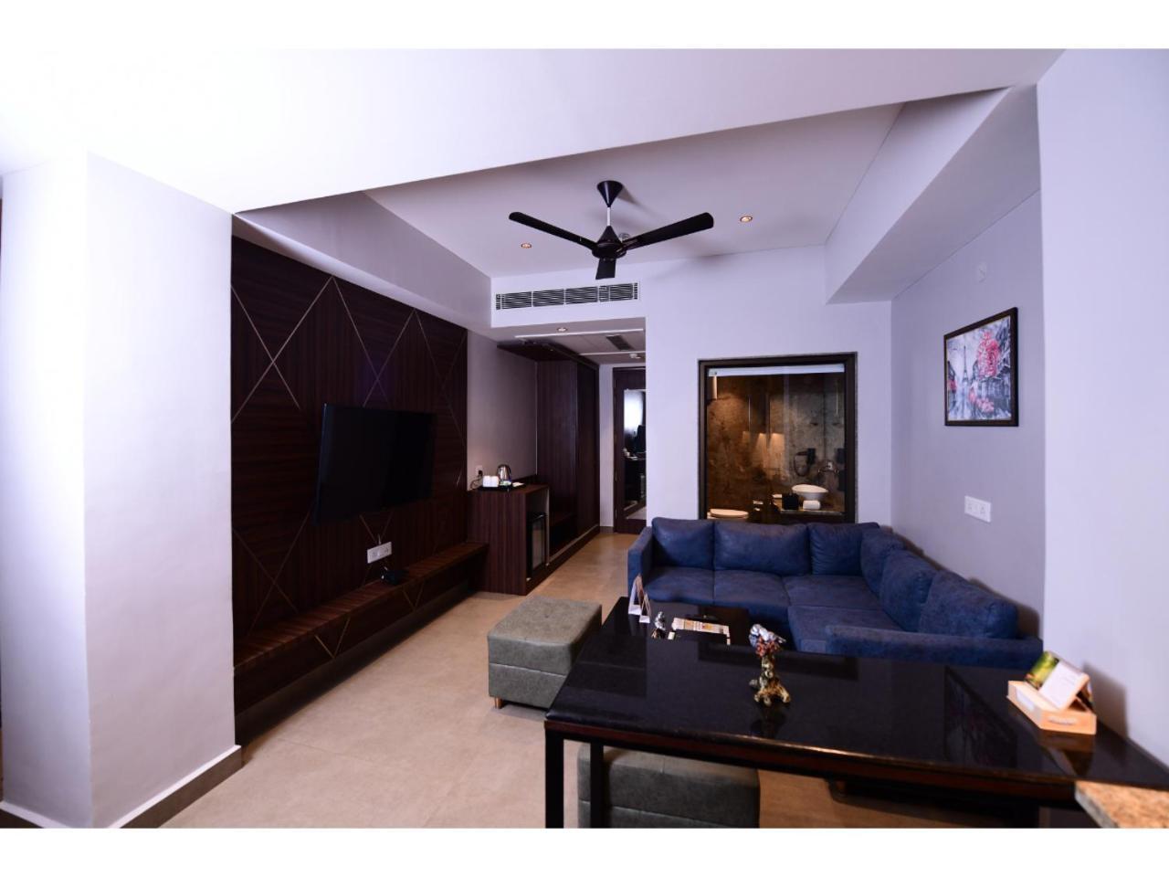 Belvedere Suites Greater Noida Zewnętrze zdjęcie