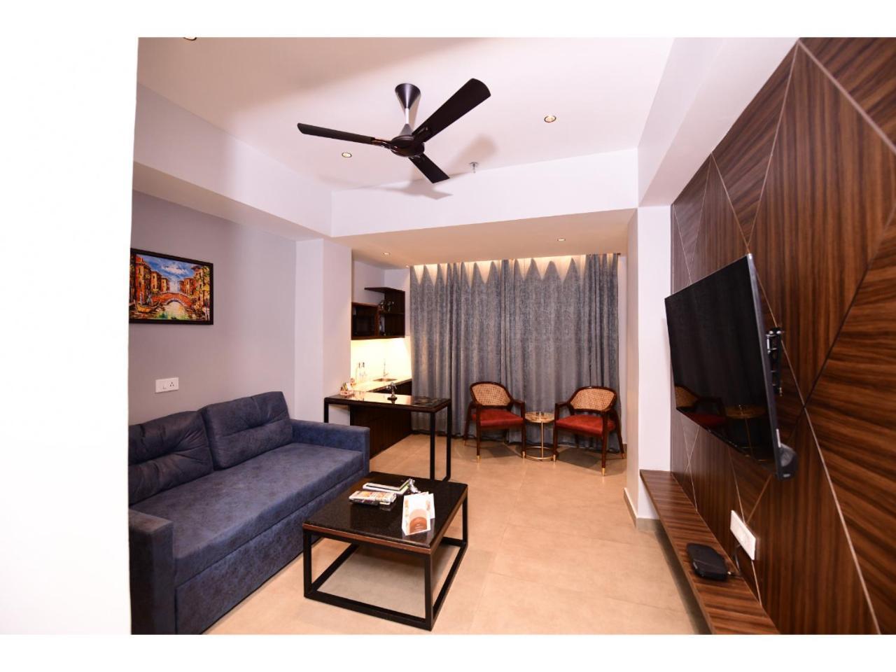 Belvedere Suites Greater Noida Zewnętrze zdjęcie