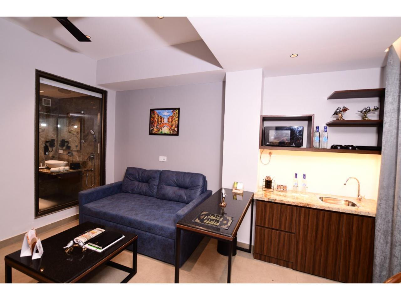 Belvedere Suites Greater Noida Zewnętrze zdjęcie