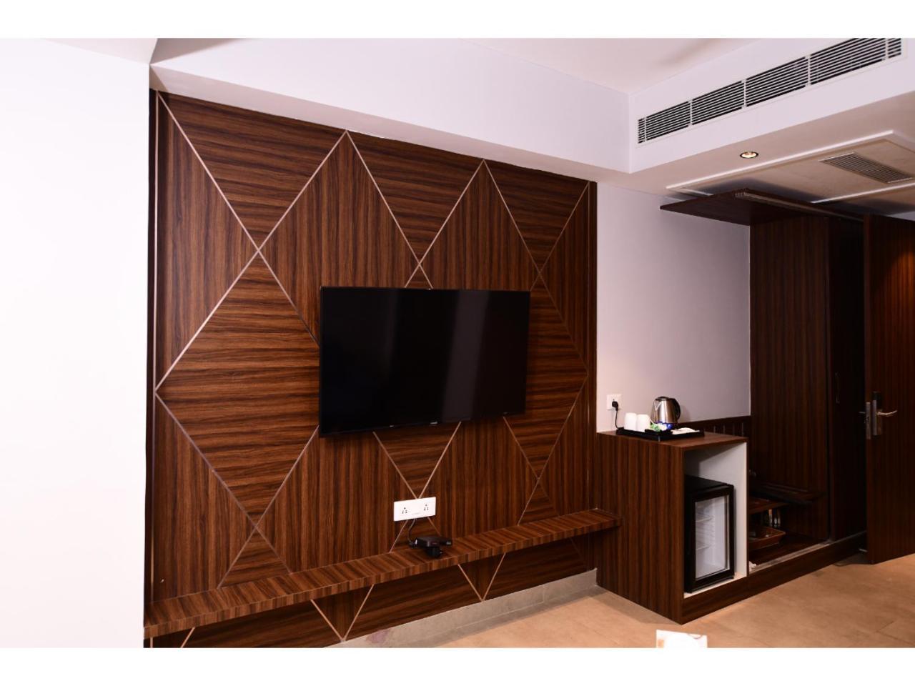 Belvedere Suites Greater Noida Zewnętrze zdjęcie