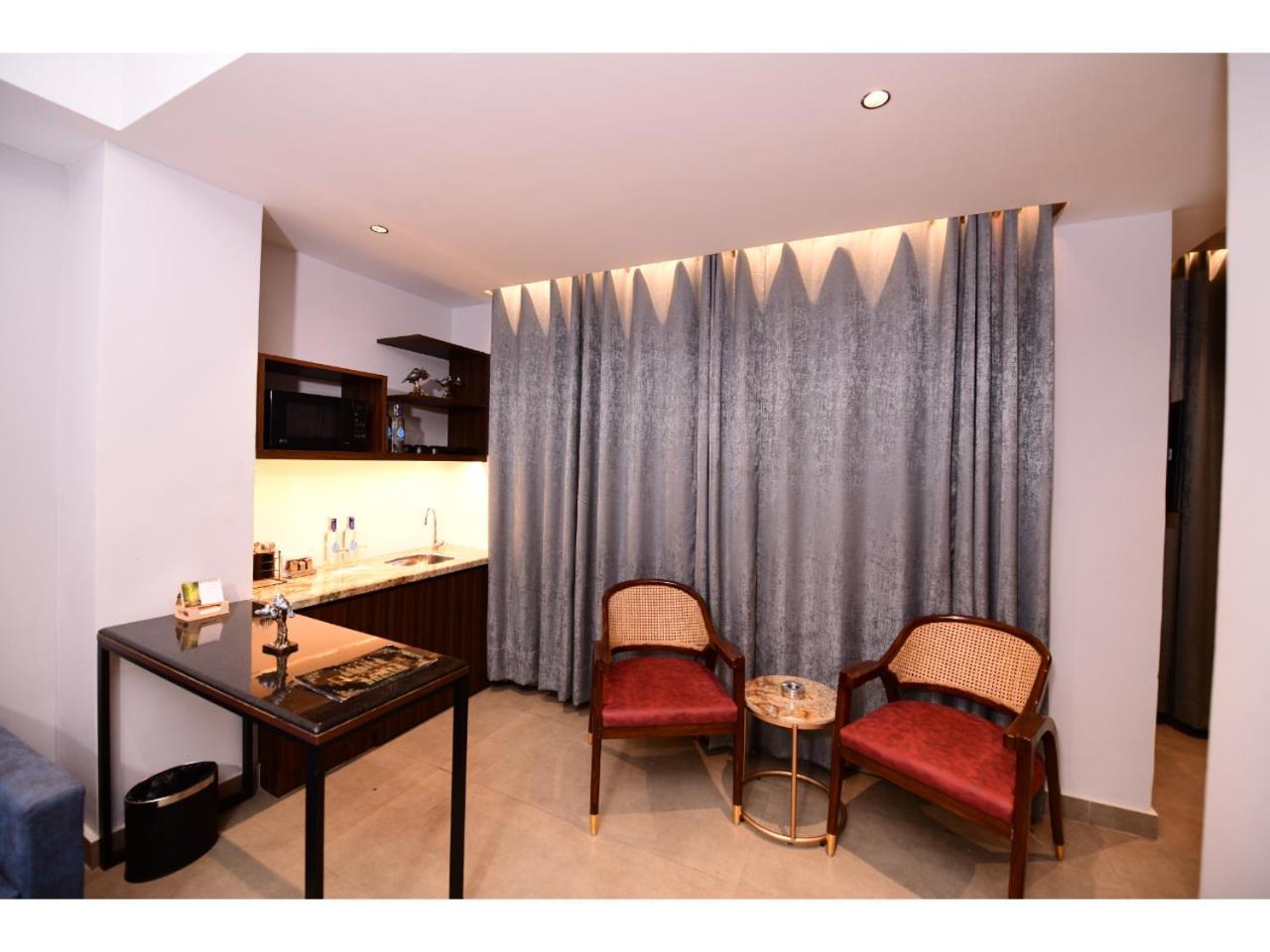 Belvedere Suites Greater Noida Zewnętrze zdjęcie