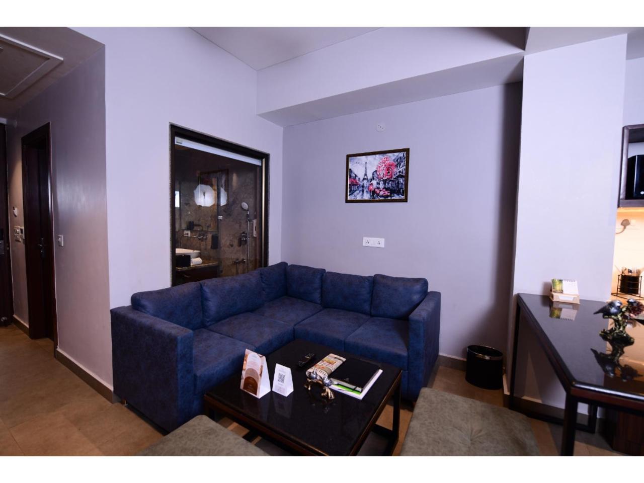 Belvedere Suites Greater Noida Zewnętrze zdjęcie