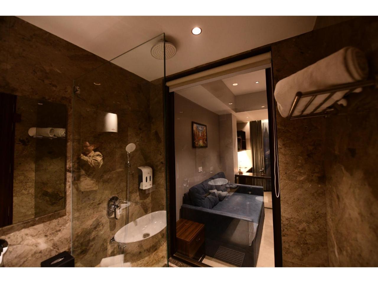 Belvedere Suites Greater Noida Zewnętrze zdjęcie
