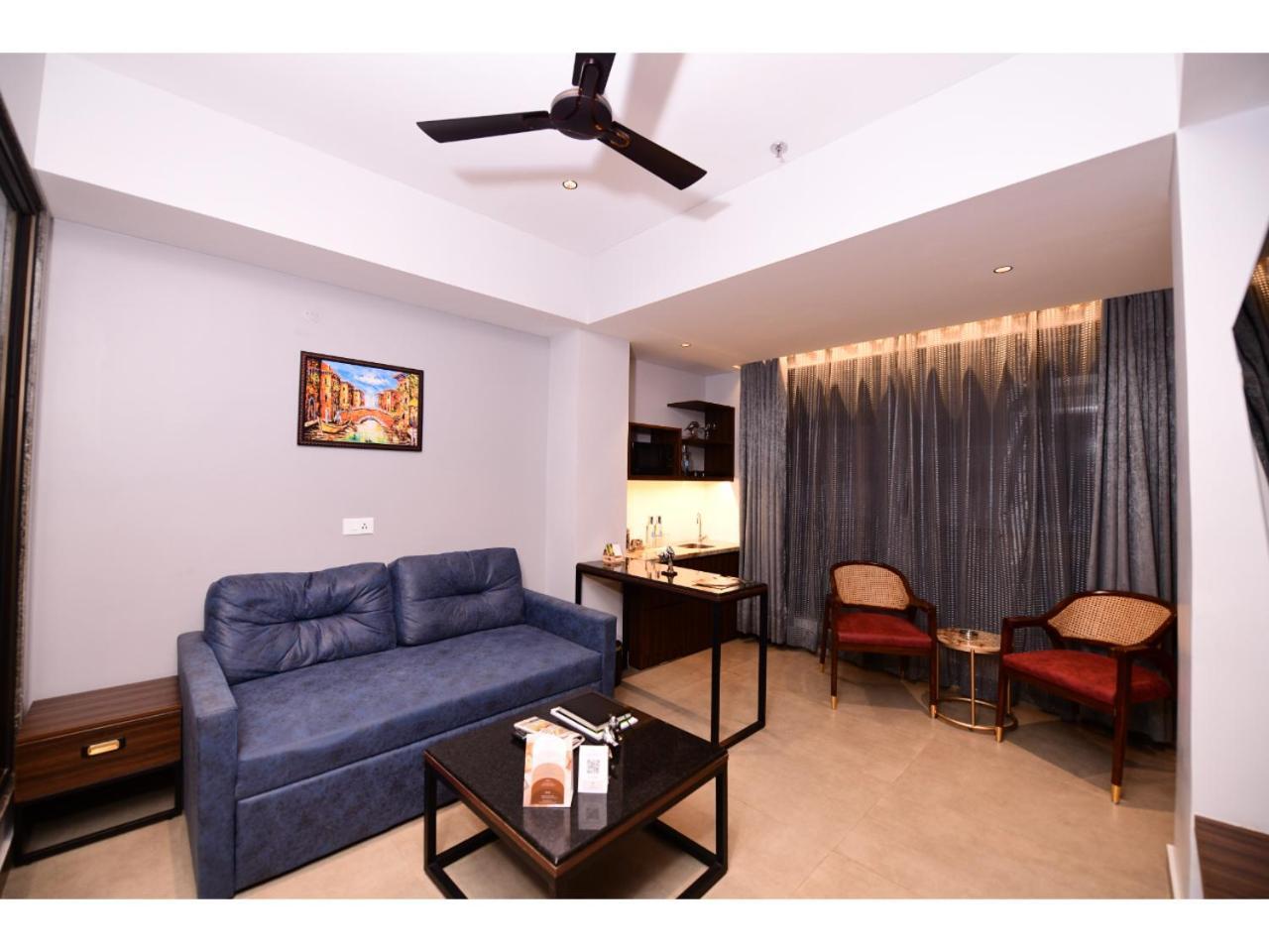 Belvedere Suites Greater Noida Zewnętrze zdjęcie