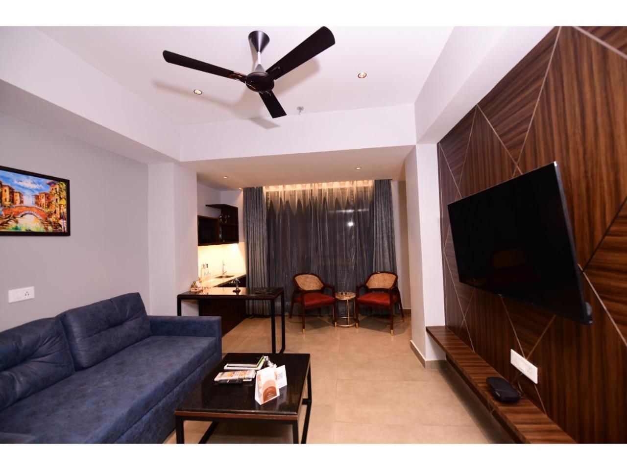 Belvedere Suites Greater Noida Zewnętrze zdjęcie
