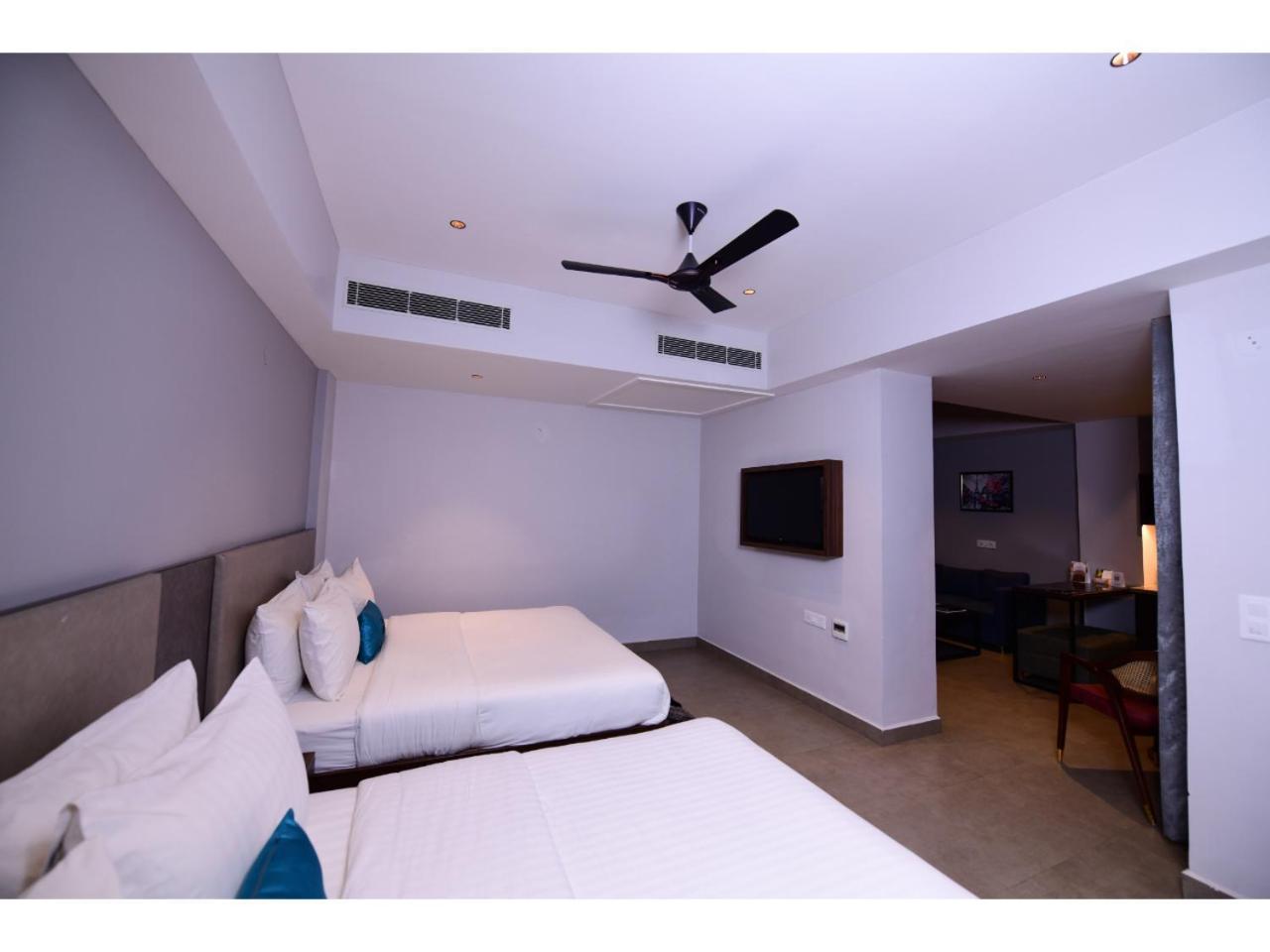 Belvedere Suites Greater Noida Zewnętrze zdjęcie