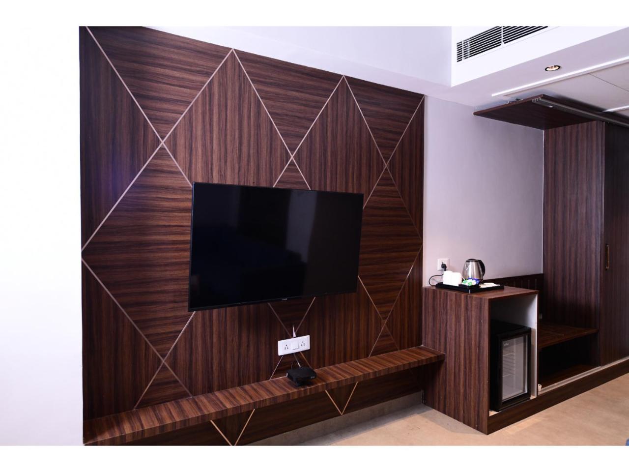 Belvedere Suites Greater Noida Zewnętrze zdjęcie