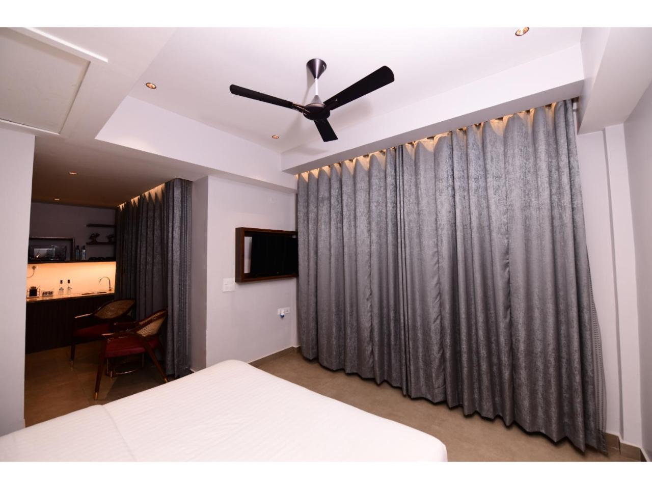 Belvedere Suites Greater Noida Zewnętrze zdjęcie