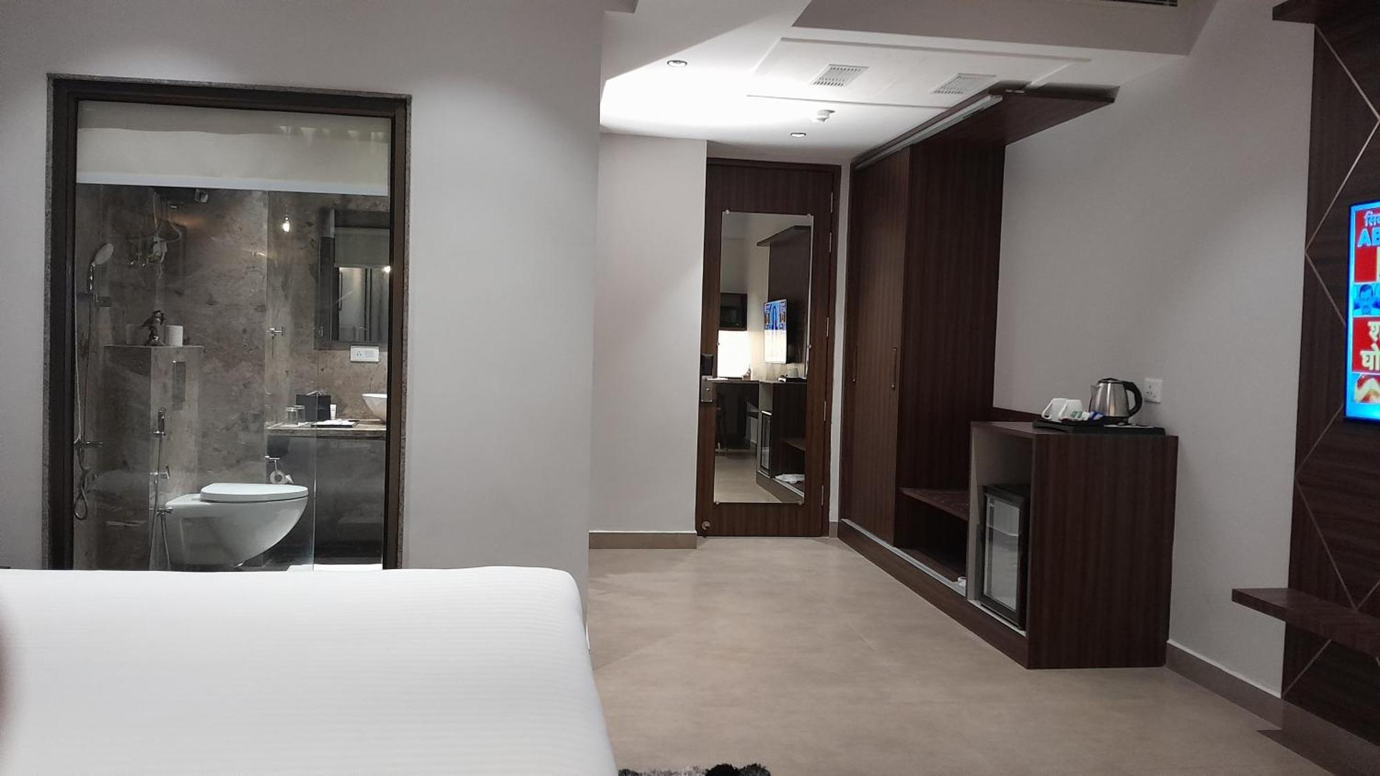 Belvedere Suites Greater Noida Zewnętrze zdjęcie