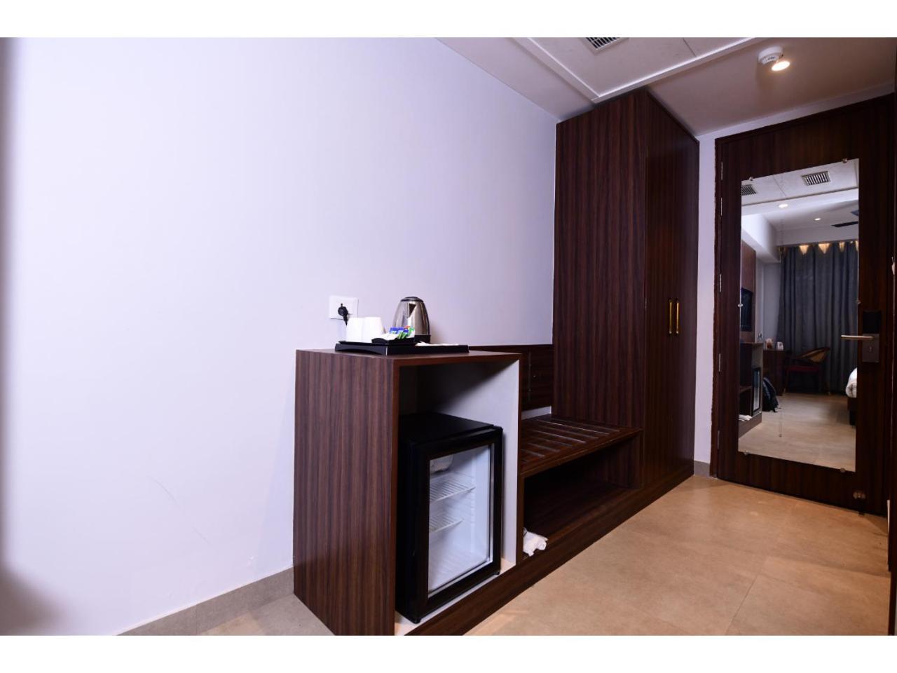 Belvedere Suites Greater Noida Zewnętrze zdjęcie